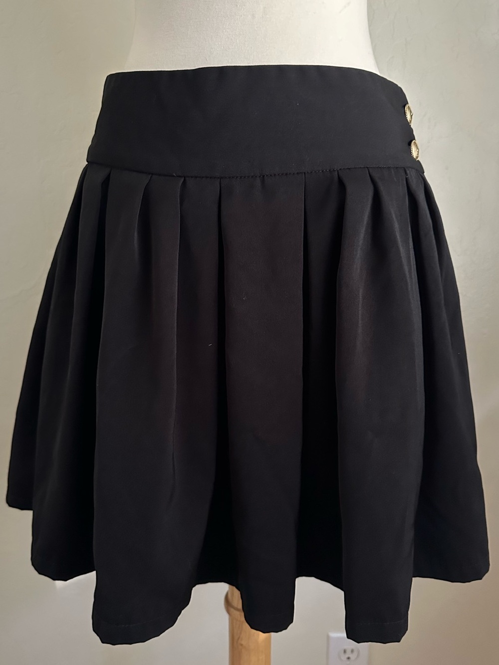Black High-Waist Pleated Skater Skirt